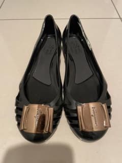 【美品】Ferragamo　フェラガモ　ラバー　パンプスのサムネイル