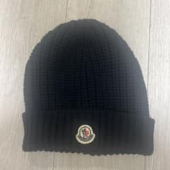 美品　値下げ中　モンクレール　MONCLER ブラック ニット帽のサムネイル