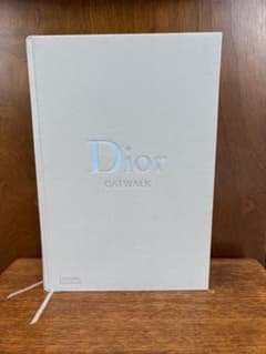Dior CATWALK THE COMPLETE COLLECTIONS 洋書 - メルカリ