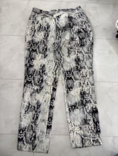 ZARA パイソン柄パンツ M - メルカリ