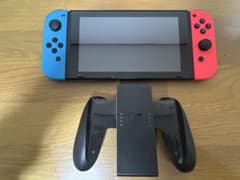 Nintendo Switch 本体 動作確認済み　画面傷あり　グリップ付きのサムネイル