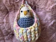 インコ あみぐるみ キーホルダー ハンドメイド　ウォールバスケット付きのサムネイル