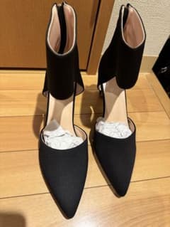 ブラック アンクルストラップ パンプスのサムネイル