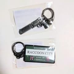 看板 銃 メタルキーホルダー カプコンストア バイオハザード レクイエム