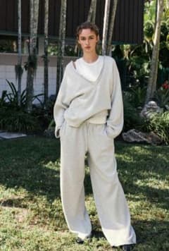 ☆新品未使用☆ZARA ソフトVネックスウェットシャツ 新品タグ付き⭐︎ZARA ソフト Vネック スウェットシャツ L 正規