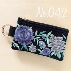 No.042 インド刺繍リボン フェイクレザーミニポーチのサムネイル