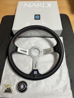 14インチナルディクラシック　アルミ製フロントプレースメント、レッドステッチ ナルディ14インチ クラシック アルミ製フロントプレースメント