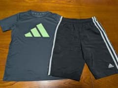 130 adidas スポーツウェアセット Tシャツ ショートパンツのサムネイル