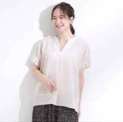 週末限定【新品未使用タグ付】SHOO-LA-RUEアイボリー接触冷感半袖シャツのサムネイル