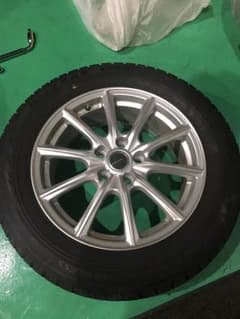 スタッドレスとホイールセット215／60R17のサムネイル