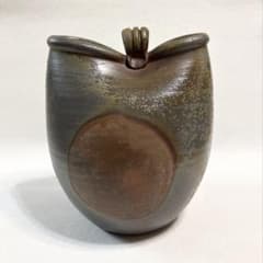 【一点物】備前焼 変形花器 花瓶 / 陶印 作家物 窯変 掛け花入 備前焼 花瓶 作家物 変形花器 牡丹餅 桟切り 陶印有 高さ約 23cm