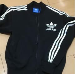 adidasのサムネイル