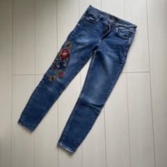 デニム 刺繍 ZARA レディース 花 蝶々 フラワーのサムネイル