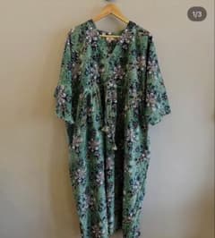 ANOKHI 花柄 ロングワンピース グリーン Vネックのサムネイル