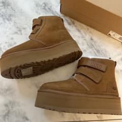 UGG アグ　新品未使用ブーツのサムネイル