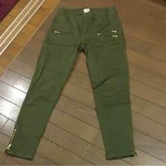 カーキ色のジーパンのサムネイル