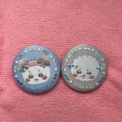 Thumbnail of ちいかわ 刺繍缶バッジ 古本屋 ラッコ