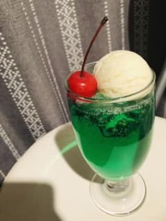 【最終値下げ】食品サンプル / クリームソーダ(原寸大)のサムネイル