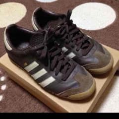adidas スニーカー 茶色のサムネイル