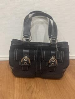 COACH ブラック ハンドバッグ フロントポケット付きのサムネイル