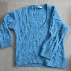 ZARA 水色 Vネック 透かし編みセーターのサムネイル
