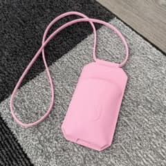 【SWAROVSKI】 ロゴ入りスマホショルダーバッグ　（非売品）のサムネイル