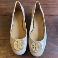 TORY BURCH トリーバーチ　グレージュ　レザーパンプス　美品のサムネイル