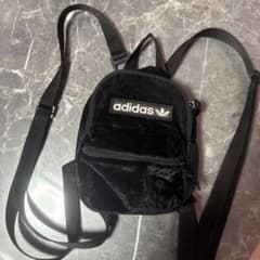 adidas ベルベットリュック 黒のサムネイル