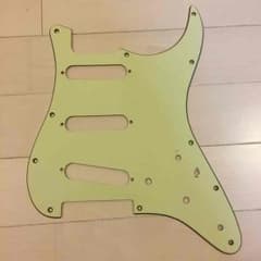 【値下げ中】ストラト用 ピックガードのサムネイル