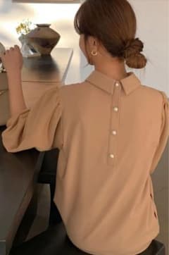 ベージュ パールボタン ロングワンピースのサムネイル
