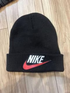 Nike Supreme コラボはビーニーのサムネイル
