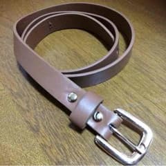 シンプルな革ベルトのサムネイル