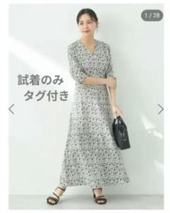 earth music&ecology　タグ付き　小花柄Vネックワンピースのサムネイル