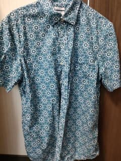 OLD NAVY スリムフィット 半袖シャツ 花柄のサムネイル