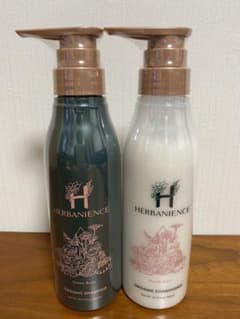 【さくら様専用】さくらの森　ハーバニエンス　シャンプー　コンディショナーセットのサムネイル
