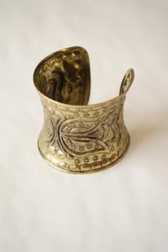 最終お値引き✳︎アフリカ輸入 真鍮製バングル（蝶モチーフ彫刻 [並行輸入品]のサムネイル