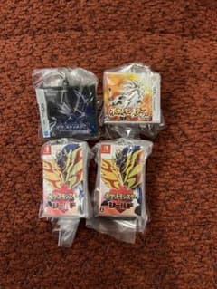 ポケモン30周年 パッケージ&ゲームカードキーホルダーコレクション　4個セットのサムネイル