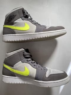 Nike Air Jordan 1 Mid "Gunsmoke Volt"のサムネイル