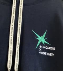 Tomorrow X Together(txt)公式パーカーのサムネイル