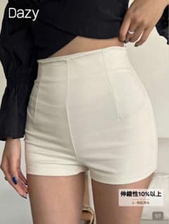 Dazy ハイウエスト ショートパンツ ホワイト Sサイズのサムネイル