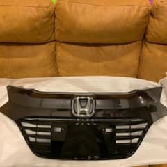 ヴェゼル　フロントグリル　2014年製新車に付いて部品です。のサムネイル