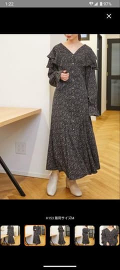 美品　MAJESTIC LEGON スタイルアップフリルボタンロングワンピースＳのサムネイル