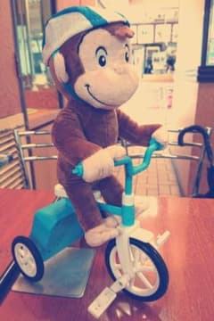 おさるのジョージ三輪車 (電池で動きます)のサムネイル