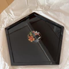 五角形 盆 花柄 漆器風 トレイのサムネイル