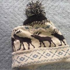 かわいいトナカイロゴのニットのサムネイル