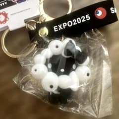 【新作】ハローキティ サンリオ ミャクミャク キーホルダー ホワイトブラック