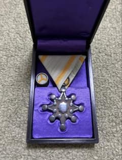 旧日本軍勲章 勲八等瑞宝章 共箱付き 徽章 勲章 - メルカリ