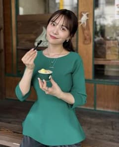 Thumbnail of 【美品】vallan 新田さちか　ペプラムスプリングニット　グリーン
