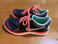 NIKE FREE 4.0 レディース ランニングシューズ　24.5cm 中古のサムネイル