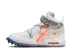 NIKE オフホワイトのサムネイル